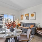 Urban Oasis - Balcony, Free Parking, Views, Gym