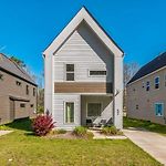 Pooltable-15 Mins To Uptown & Dt-King Bed!