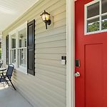 3Br Gem! Home Theater With Large Yard! 5 Miles To Airport And Uptown! Free Parking! Pets Ok!