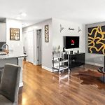 Luxe 2Br 2 Bath Prime Uptown With Free Parking