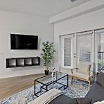 Spacious 2Bd - 5 Min Dt, Gym, Parking, W-D - Sleep 12