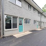 Modern 2Br Big City Feel | Pets+, Parking+