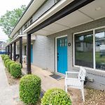 Modern 2Br Big City Feel | Pets+, Parking+