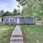 < 2 Mi To Uptown Charlotte: Home W/ Large Yard!