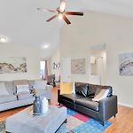 Fenced-Yard 3Br Near Clt & Hospitals - Dog-Friendly - Grill