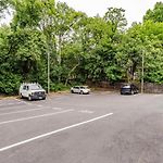 Chic 2Br Townhouse With Smart Tv Close To All