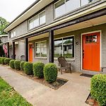 Chic 2Br Townhouse With Smart Tv Close To All