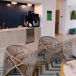 Beautiful Apartment In Concord With Swimming Pool And Gymn