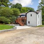 Newly Renovated-Private Pool & Huge Deck