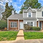 Chic Charlotte Townhome W/ Community Pool