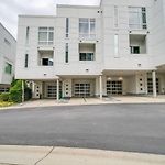 Sophisticated 3-Story Condo In Wesley Heights