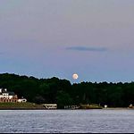 Chateau Merlot Lakefront Retreat Usnwc Boat Rental