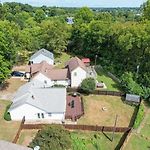 Cozy 3Br Bungalow - City Views - Firepit -Football