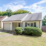 Cozy 3Br Bungalow - City Views - Firepit -Football