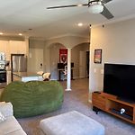 Private Apartment With Kingbed In Southend