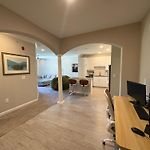 Private Apartment With Kingbed In Southend