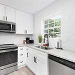 Stylish Queen City Getaway In Camp North End