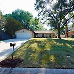 Spacious Dog-Friendly Retreat Near Ballantyne