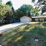 Spacious Dog-Friendly Retreat Near Ballantyne