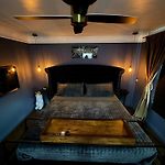 Luxurious Getaway At Js Place