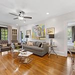 2 Bedroom In Myers Park With Comfortable Screened Porch