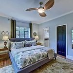 Elegant 2Br With Covered Patio