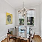 2 Bedroom In Myers Park With Comfortable Screened Porch