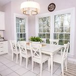 Disconnect At This Cottage With Great Surroundings In Charlotte, North Carolina