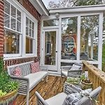 Modern 2Br Condo With Sunroom Near Uptown