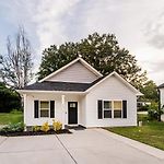Uptown Charlotte 3Br | Grill + Fire Pit