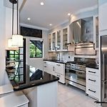 Beautifully Furnished Modern 2Br With Balcony