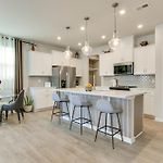 3 Mi To Lake Wylie! Modern Charlotte Townhome
