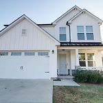 Luxury 4Br Escape - Premium Modern Comfort