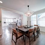 Luxury 4Br Escape - Premium Modern Comfort