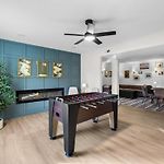 4 Kings-1 Queen-Gameroom-Lounge-Luxury Home-4K1Q2T
