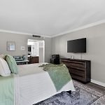Lux Mins To Atrium Health & Charlotte Airport