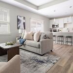 Landing Apartments - Zora University