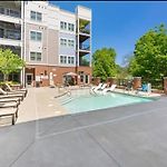 Skyline Serenity- Gym, Walk To Bars And Restaurants