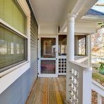 1 Mi To Boa Stadium! Walkable Condo W/ Porch