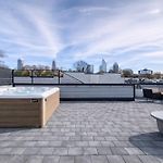 Modern Rooftop Townhome W Hot Tub & Skyline Views