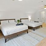 Renovated 5Br/3Ba Cabin W/ Rec Room