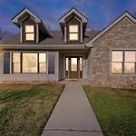 Rest And Rally Retreat 5Br