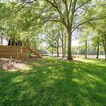 Castaway Cove 5 Bed Lake Retreat Fire Pit Hot Tub!