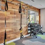Skyline Retreat - Free Parking, Pool, Balcony