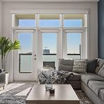 Blue Haven - Pool, City Views, Free Parking