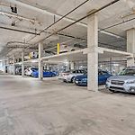 Blue Haven - Pool, City Views, Free Parking
