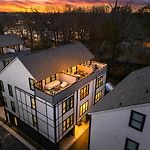 Rooftop King Beds Near Light Rail & Loso
