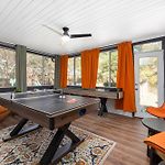 Pool Oasis With Hot Tub, Pickleball Court And Games Near Uptown