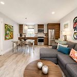 Comfortable And Stylish Condo Near Myers Park