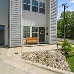 Spacious New 3Br Home Near Uptown Charlotte - Private Baths - Peaceful Stay